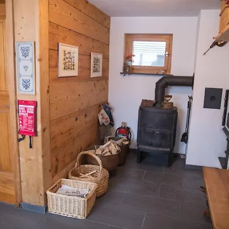 Chalet Mitten In Den Schweizer Alpen Holiday home Dardin