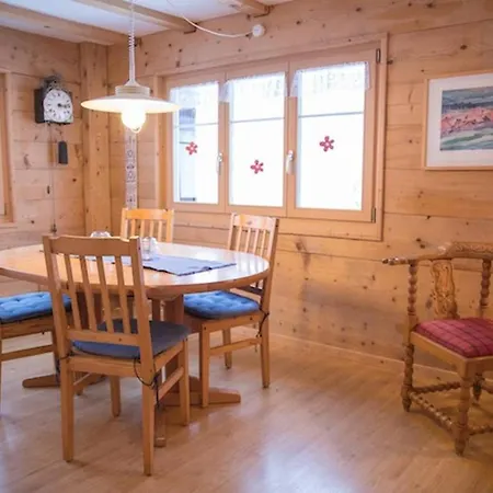 Casa de Férias Chalet Mitten In Den Schweizer Alpen