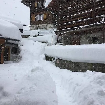 Casa de Férias Chalet Mitten In Den Schweizer Alpen *