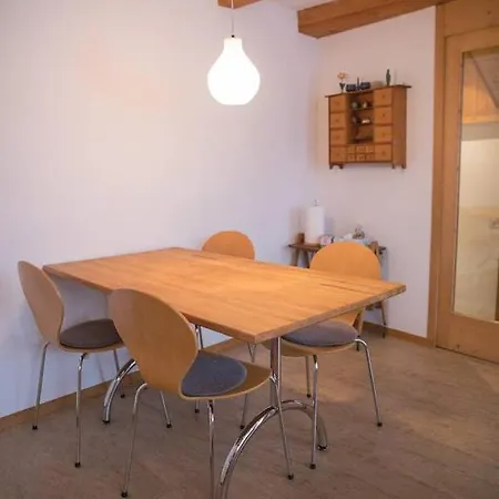 Chalet Mitten In Den Schweizer Alpen